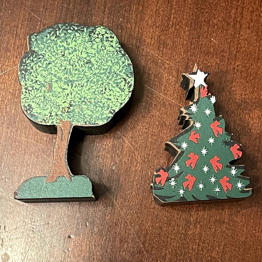 The Cat's Meow Wooden Tree Shelf Sitters Mini Miniature Christmas Tree